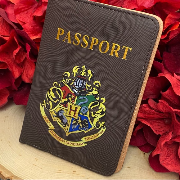 Harry Potter Hogwarts House Crest Passport Cover - Picture 3 of 14